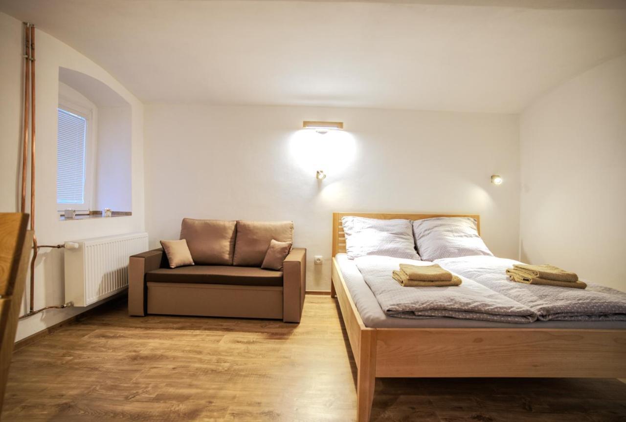 Apartmanek Mezi Kopci Appartement Jáchymov Buitenkant foto