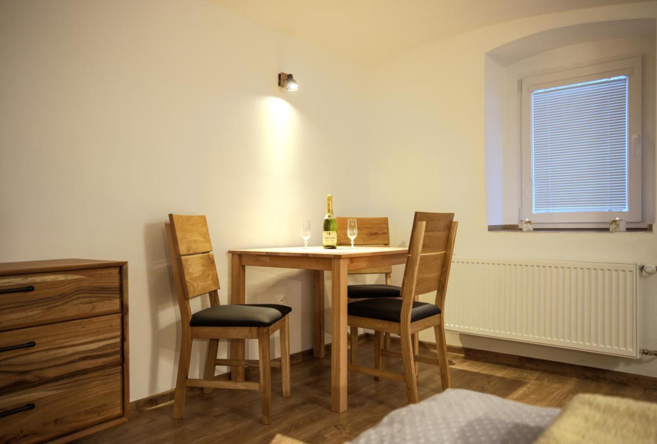 Apartmanek Mezi Kopci Appartement Jáchymov Buitenkant foto